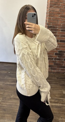Sweter kremowy (2)